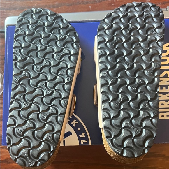 BIRKENSTOCK ARIZONA BIG BUCKLE HIGH SHINE NEW BEIGE SIZE 9 WOMENS - Picture 6 of 13